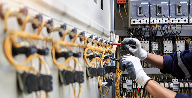 Professional Electrician technician working in Coon Rapids, IA